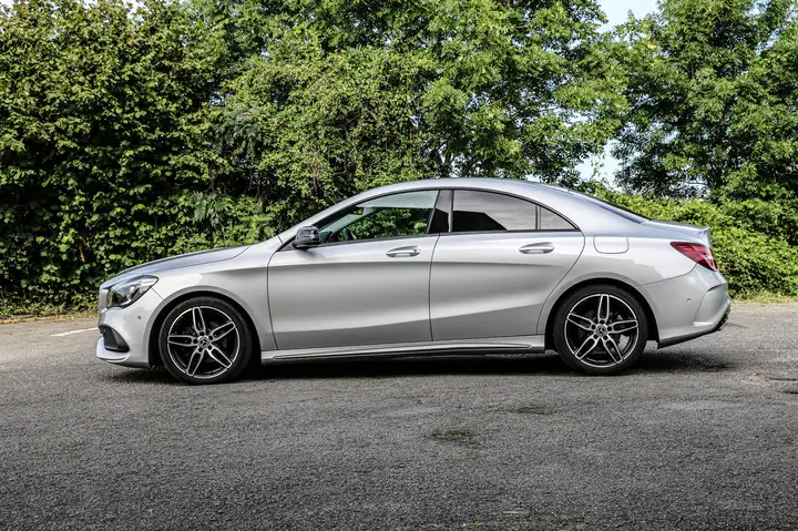 Mercedes-Benz CLA 180 AMG Line - 06/2017 - 107.000km