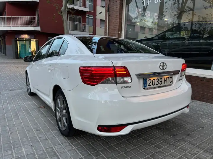 Toyota Avensis 120D Executive
