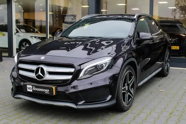 Mercedes-Benz GLA 180 AMG NAVI LED XENON PDC