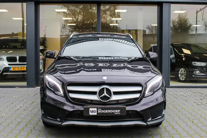 Mercedes-Benz GLA 180 AMG NAVI LED XENON PDC