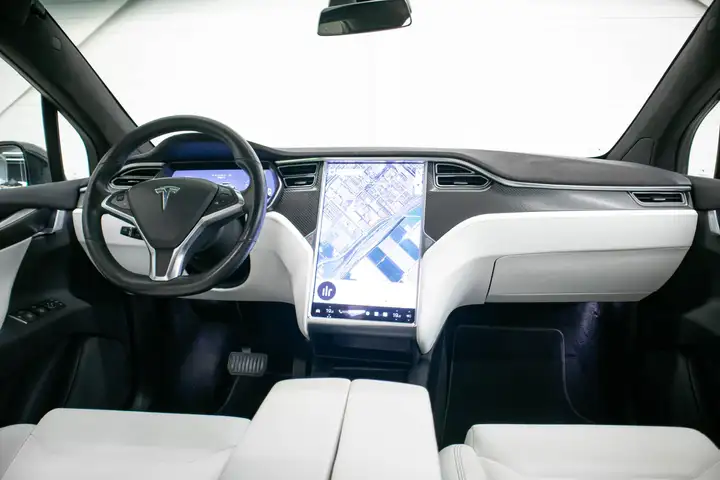Tesla Model X 75D Base 6p.