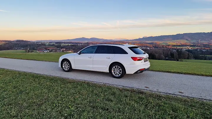 Audi A4 Avant 30 TDI S-tronic, LED, Keyless go, Vorbere...