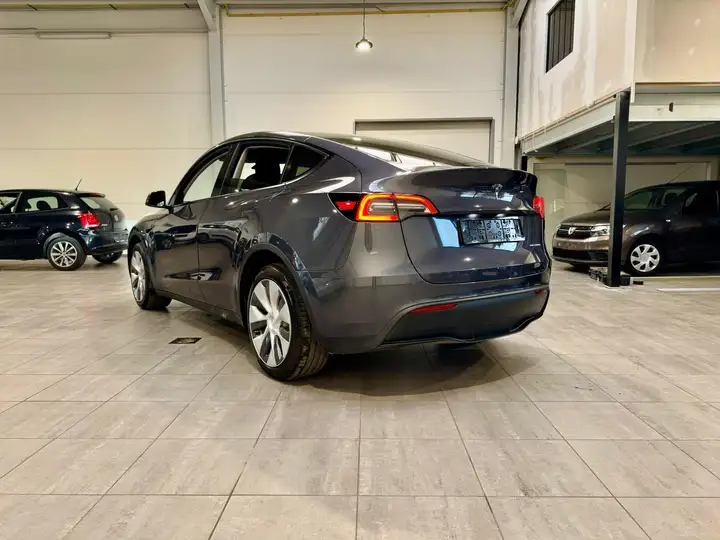 Tesla Model Y Dual Motor Long Range Autopilot