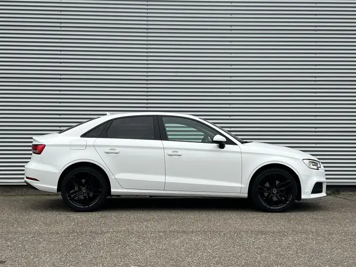 Audi A3 SEDAN 1.0TFSI LMV NAVI Black/white
