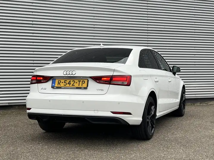 Audi A3 SEDAN 1.0TFSI LMV NAVI Black/white