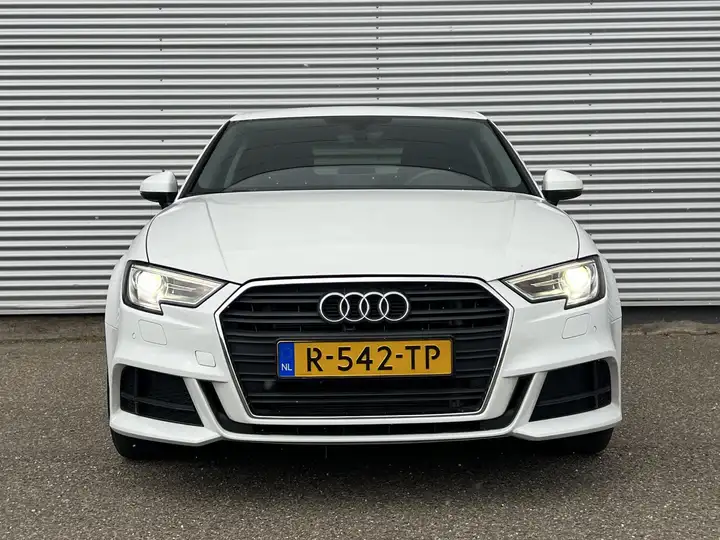Audi A3 SEDAN 1.0TFSI LMV NAVI Black/white